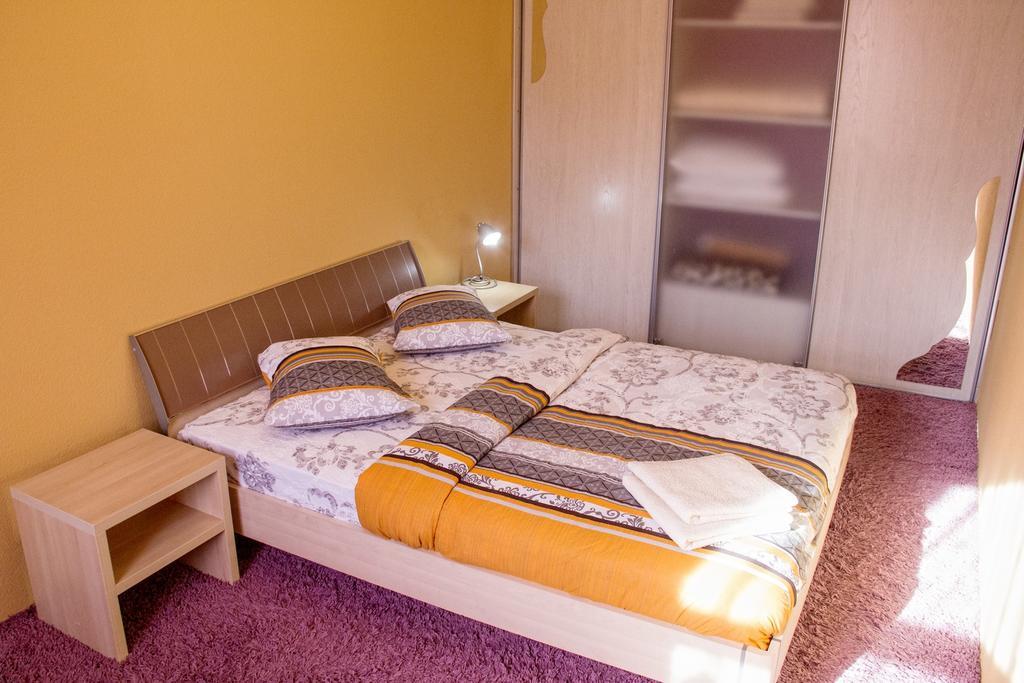 Kyiv Apartment In The City Center On Turgenevskaya Street Bagian luar foto