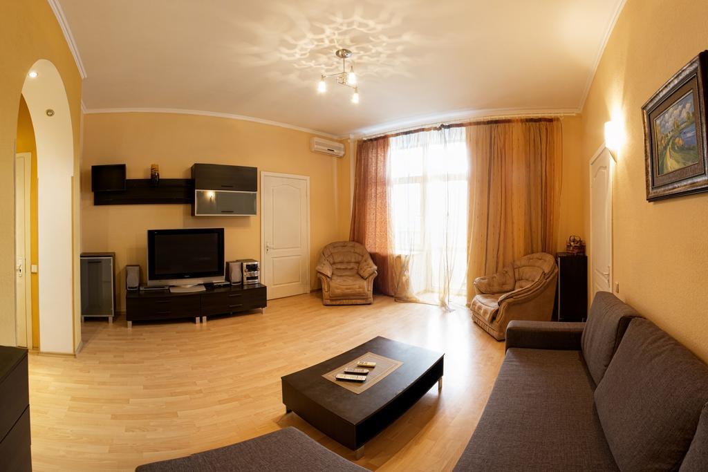 Kyiv Apartment In The City Center On Turgenevskaya Street Bagian luar foto